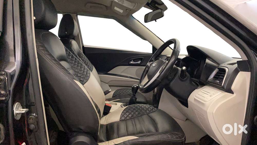 Mahindra Xuv300 W8, 2021, Petrol