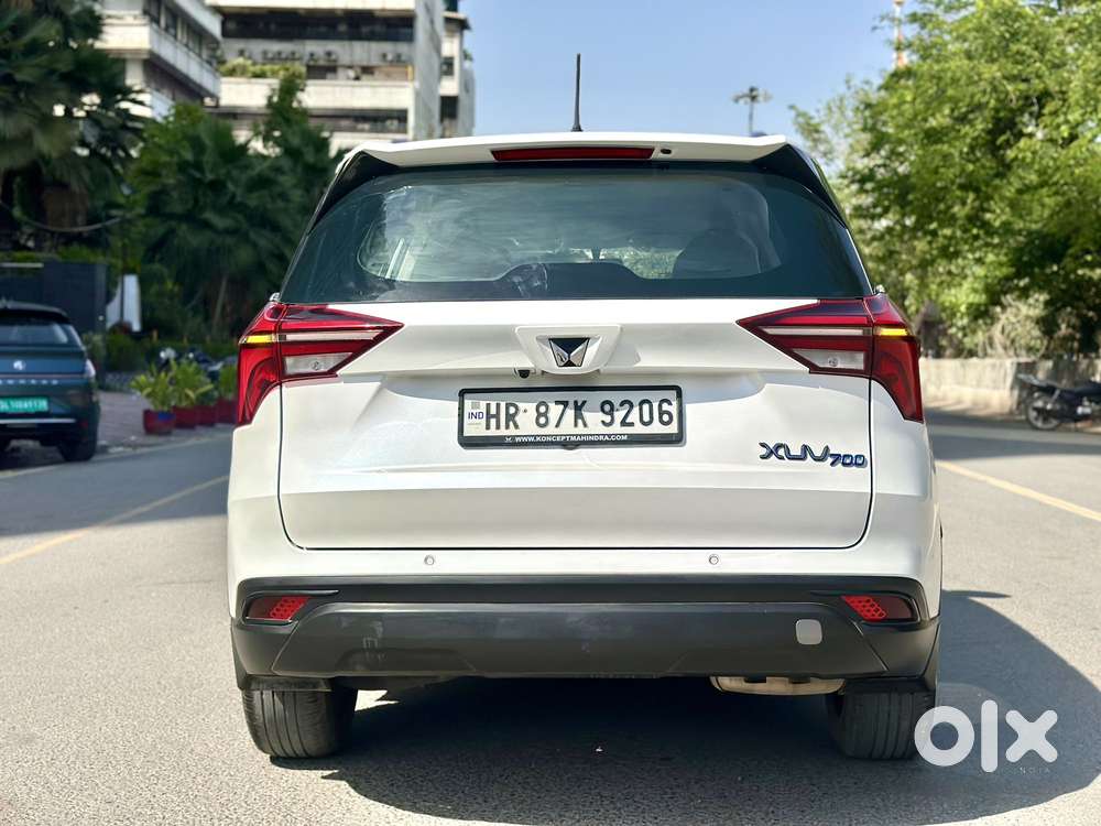 Mahindra Xuv700 Mx Petrol Mt 5 Str (e), 2023, Petrol