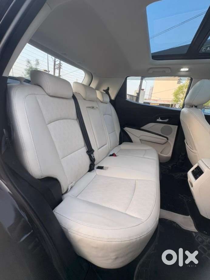 Mahindra Xuv 3xo Ax7l Petrol Mt, 2024, Petrol