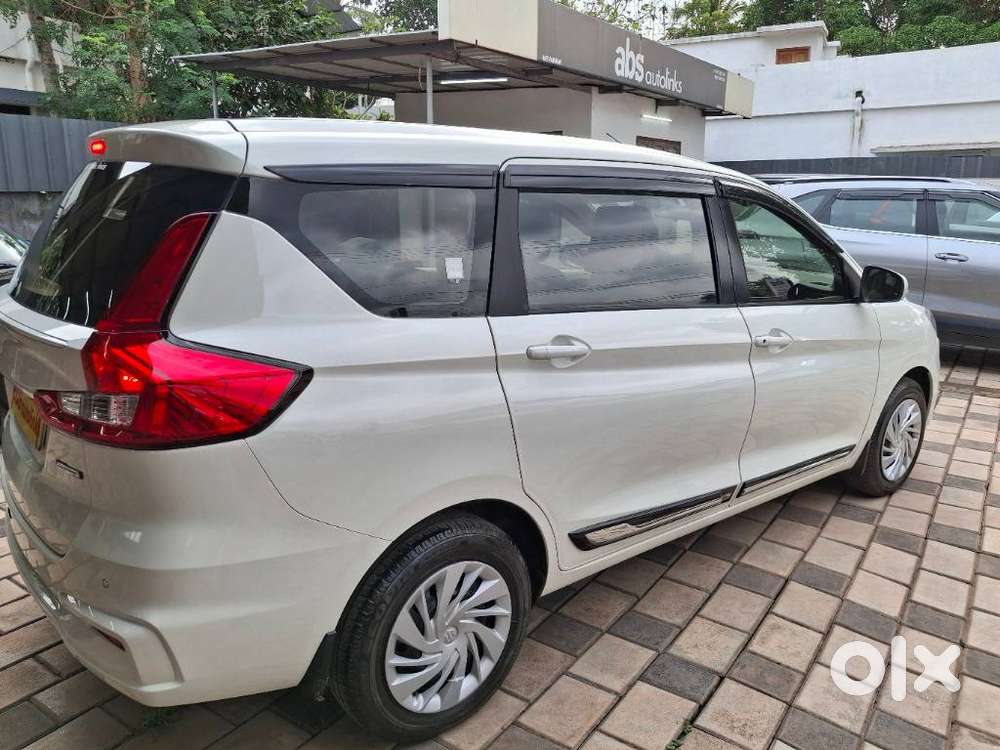 Maruti Suzuki Ertiga Vxi At Petrol, 2022, Petrol