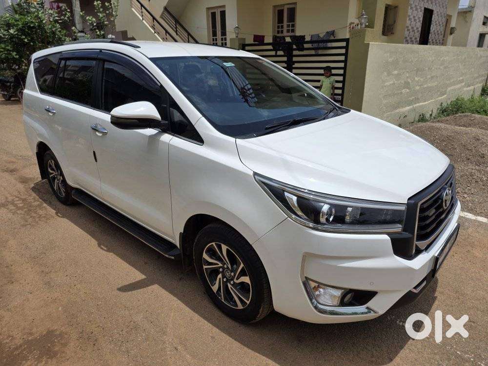 Toyota Innova Crysta 2.4 V 8 Str, 2025, Diesel