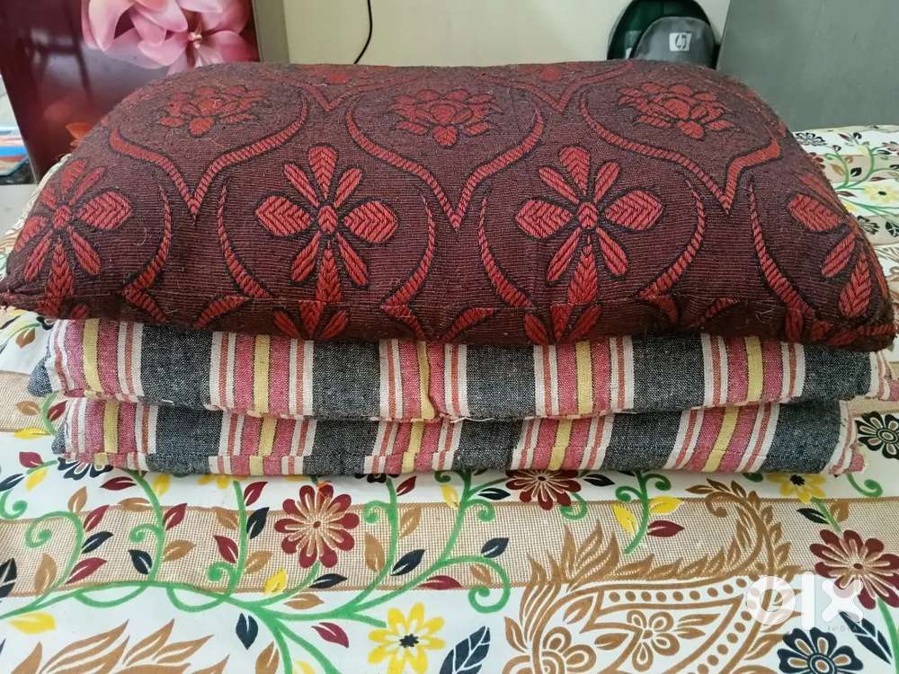3 pillows in condition