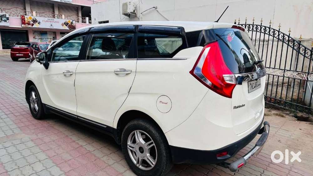 Mahindra Marazzo M6, 2019, Diesel