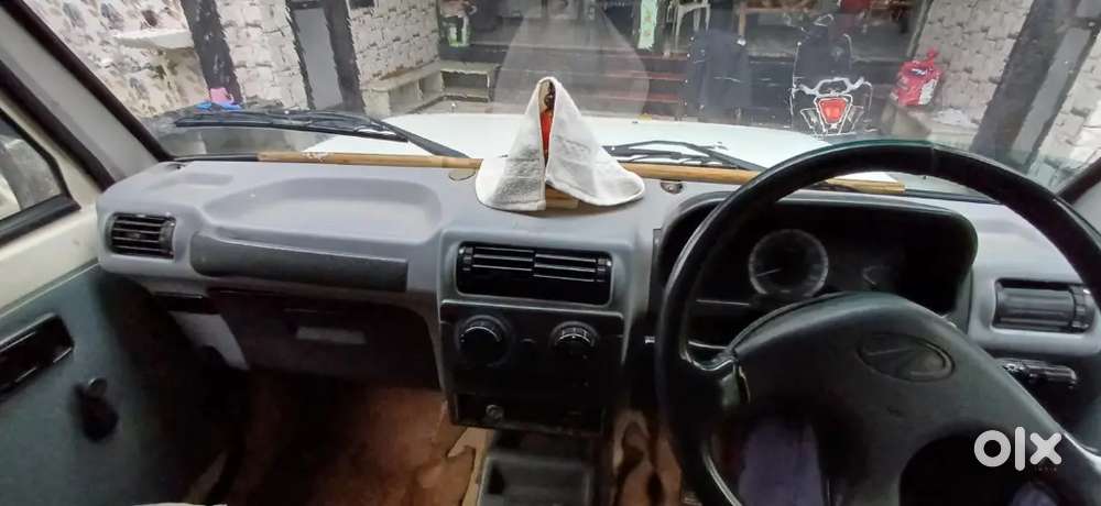 Mahindra Bolero Neo Plus 2011