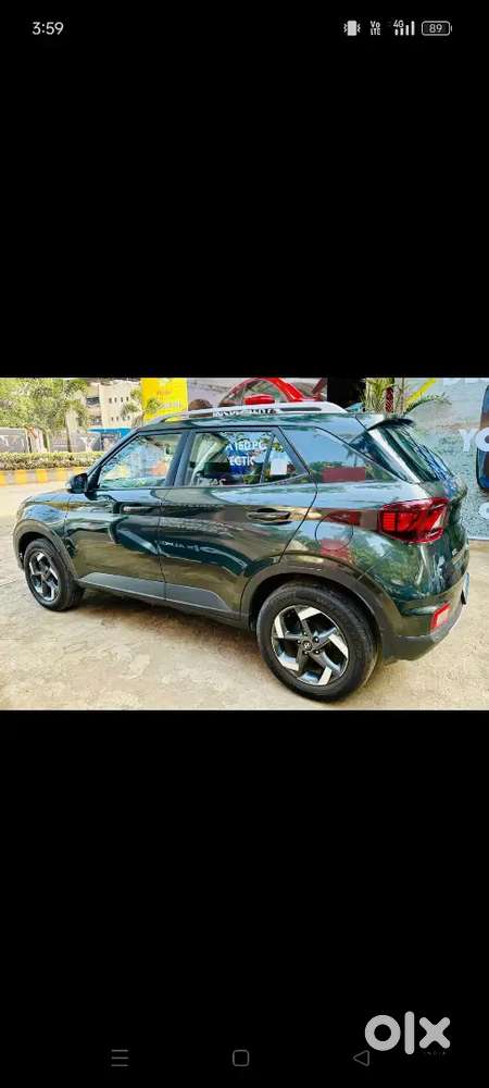 Hyundai Venue Turbo.