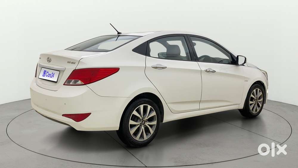 Hyundai Verna Fluidic 1.6 Vtvt Sx, 2015, Petrol