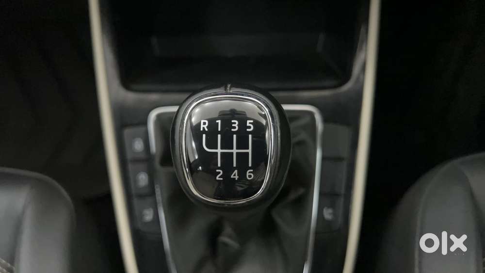 Skoda Slavia Style 1.0l Tsi Mt, 2023, Petrol