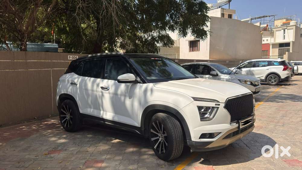 A Stylish White Hyundai Creta-sx 1.5