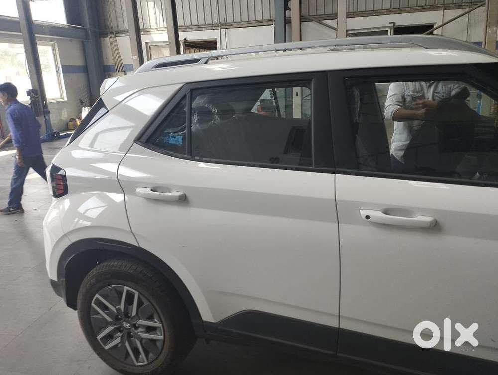 Venue 21k Km 2 Year Old First Owner Loan Cleared