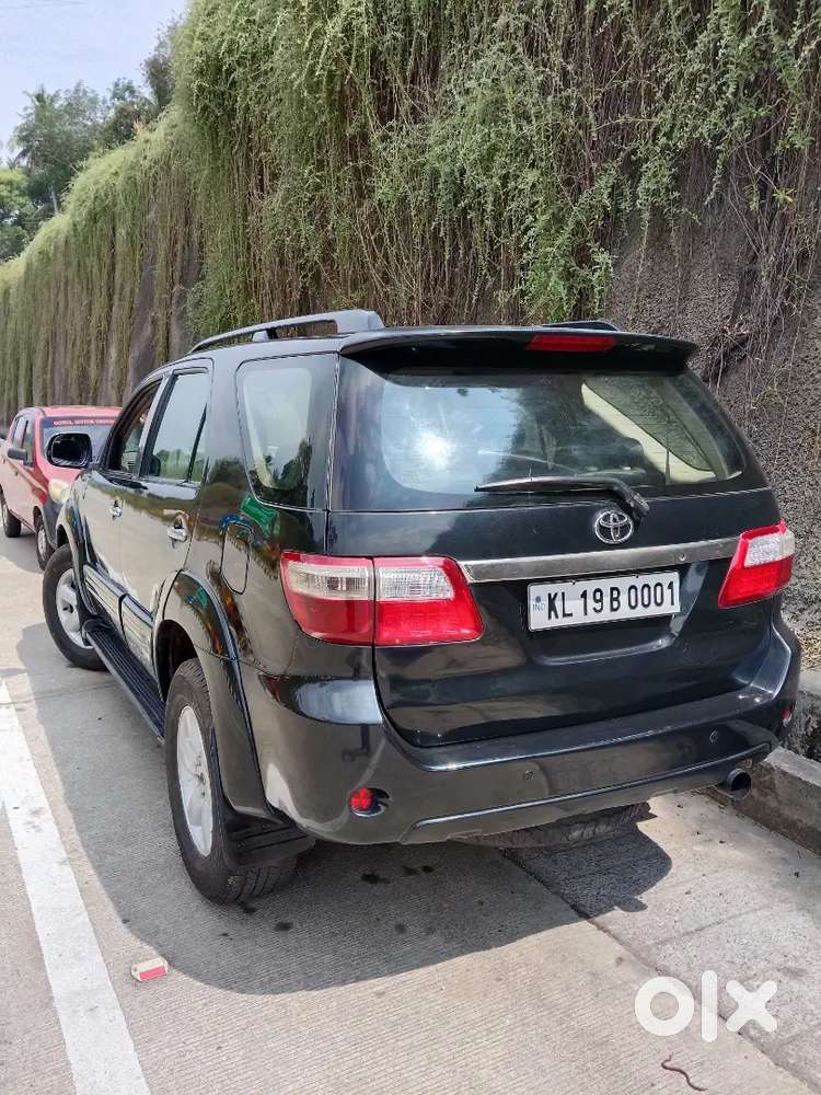 Toyota Fortuner 2011 Diesel 140000 Km Driven