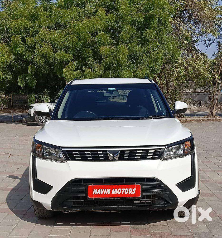 Mahindra Xuv300 1.2 W6 Amt Petrol, 2024, Petrol