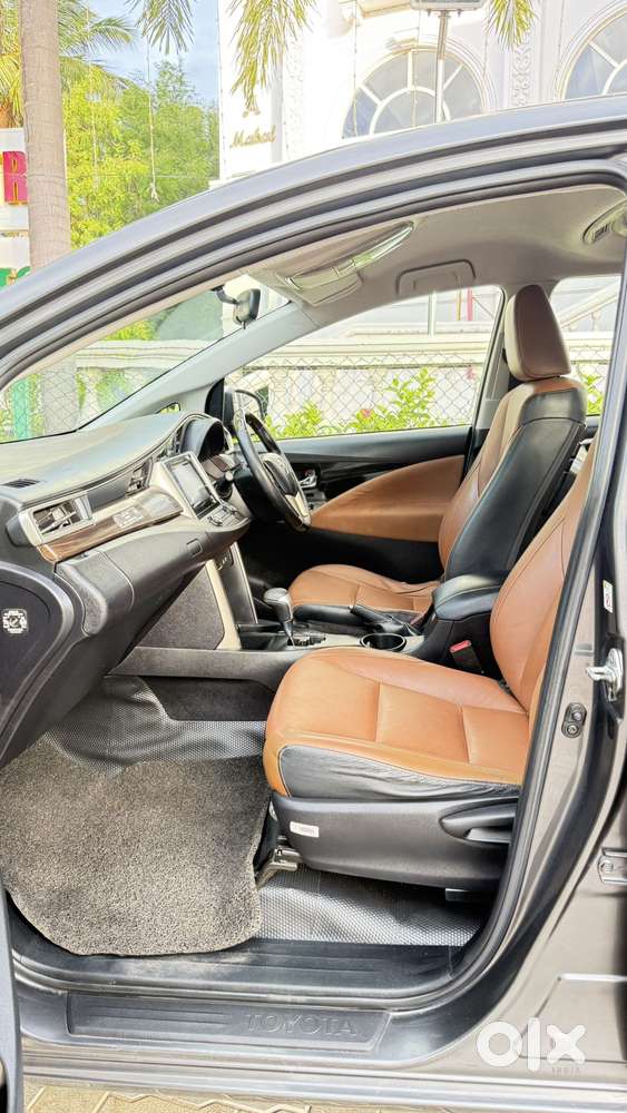 Toyota Innova Crysta 2.8 Zx At 7 Seater, 2016, Diesel