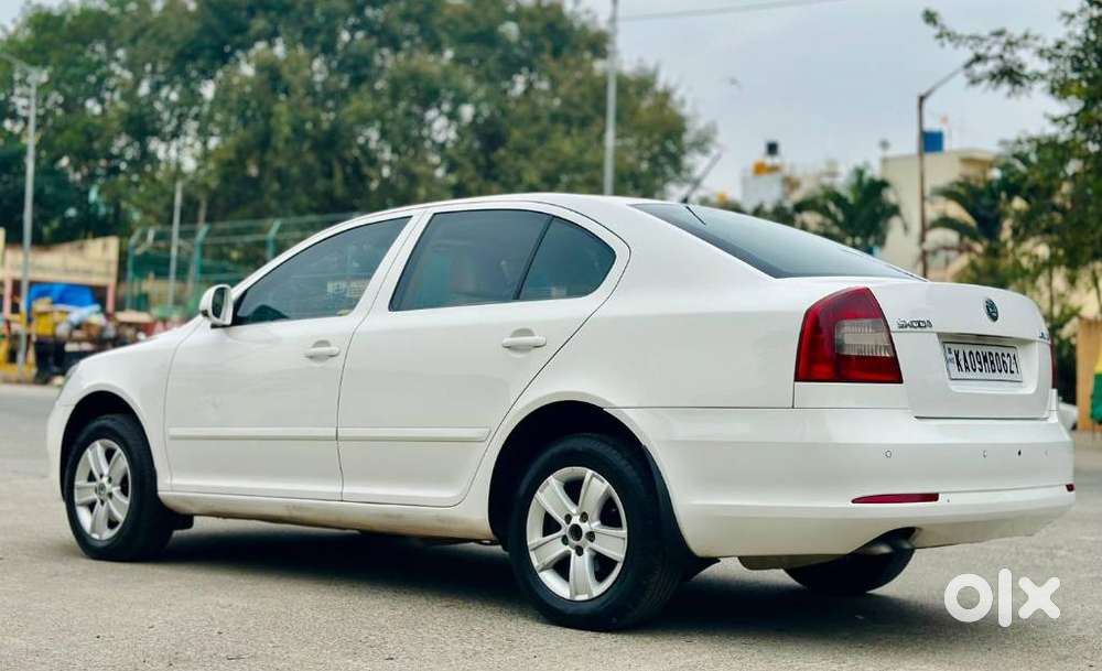 Skoda Laura Ambiente 2.0 Tdi Cr Manual, 2014, Diesel