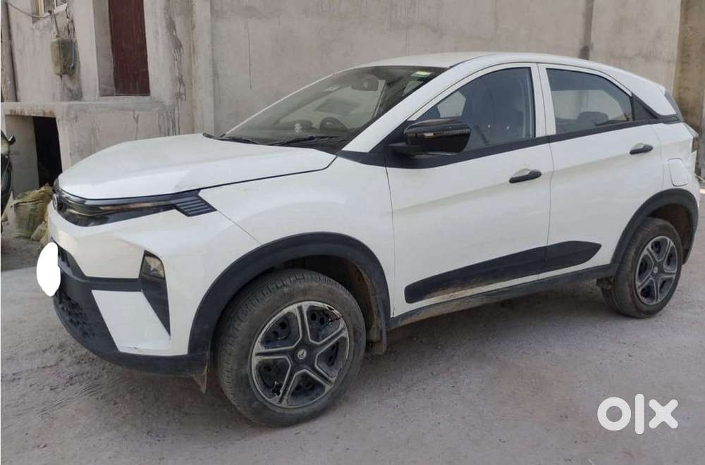 Tata Nexon Smart Plus1.2 Revotron Petrol 5 Mt, 2024, Petrol
