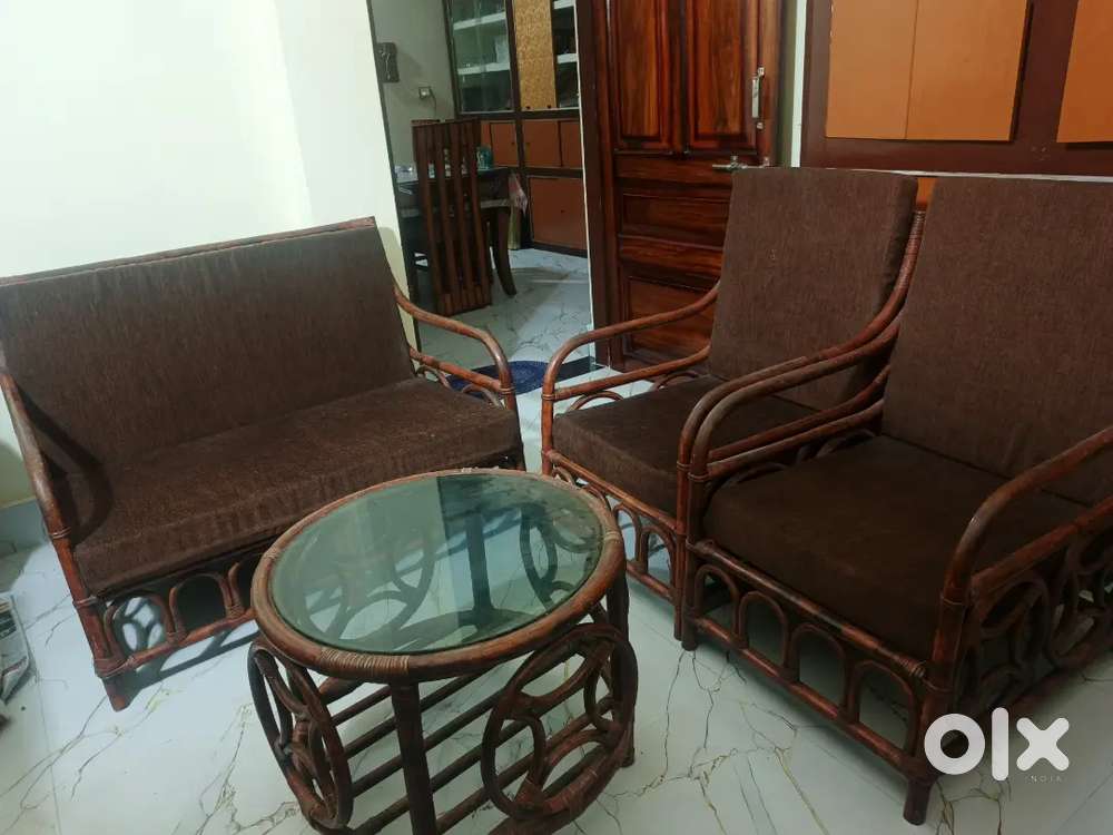 Sofa set 4 seater with teapoy