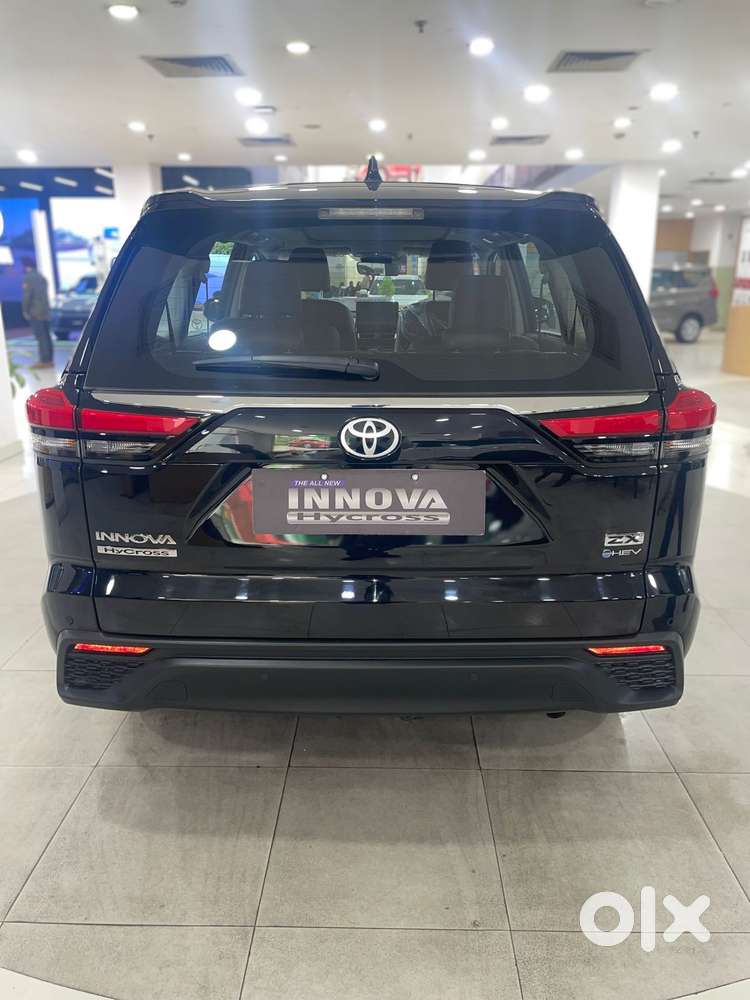 Toyota Innova Hycross 2.0 Zx (o) Hybrid 7 Str, 2026, Petrol
