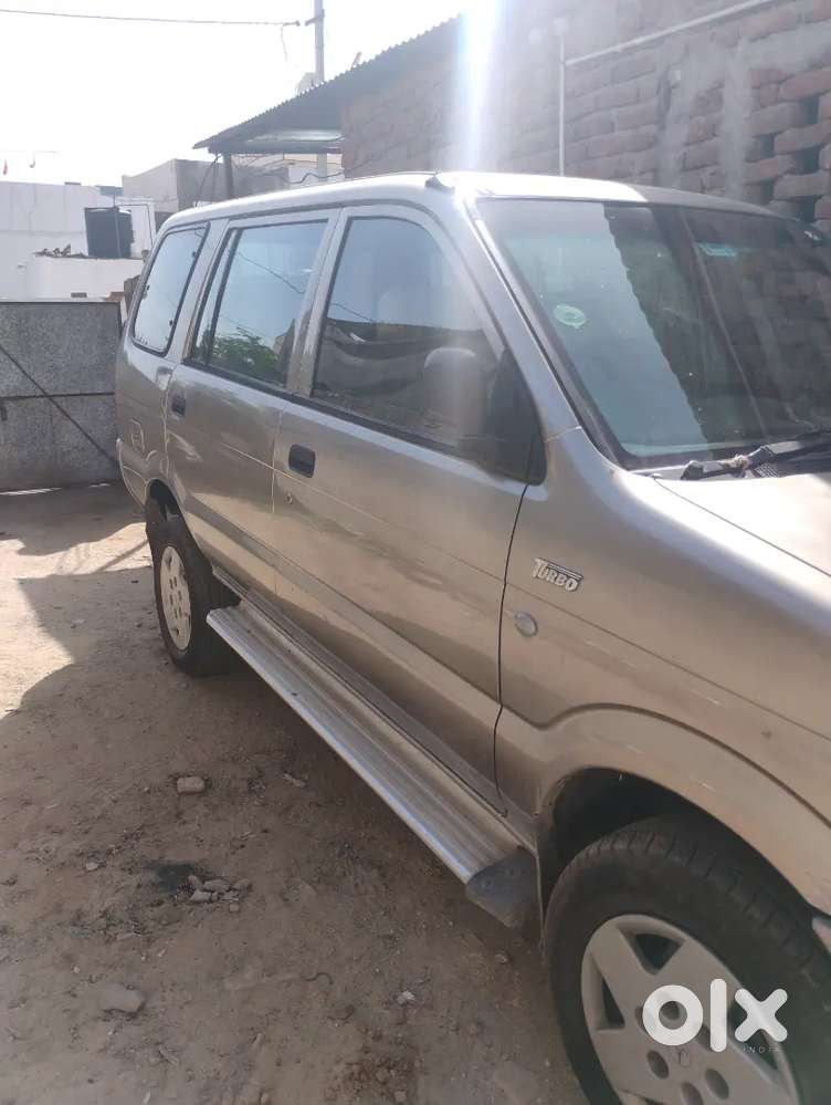 New Condition Tavera B3 10 Seater