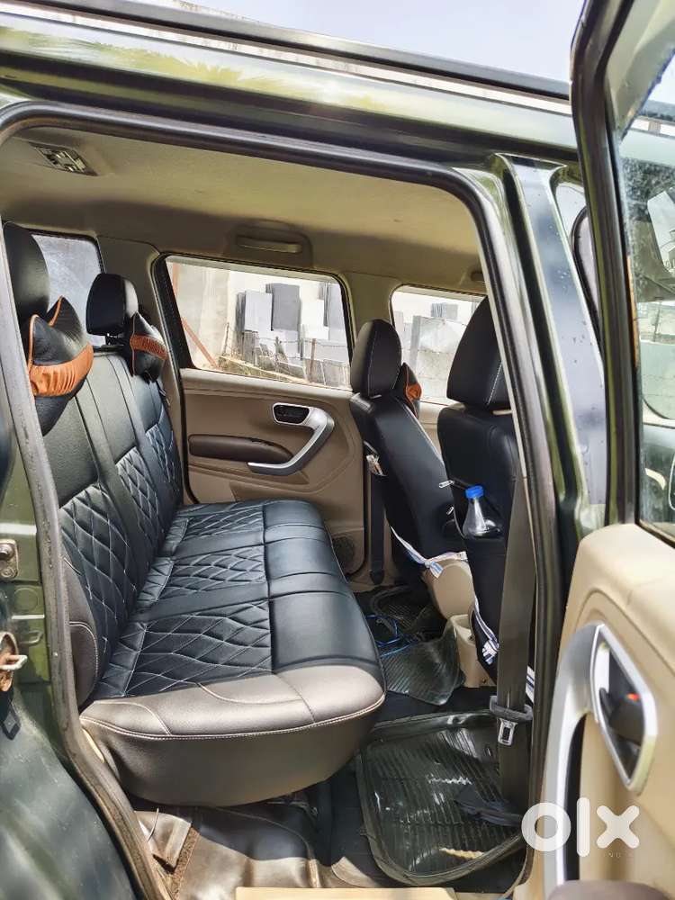 Mahindra Tuv 300 1.5 T8 2018