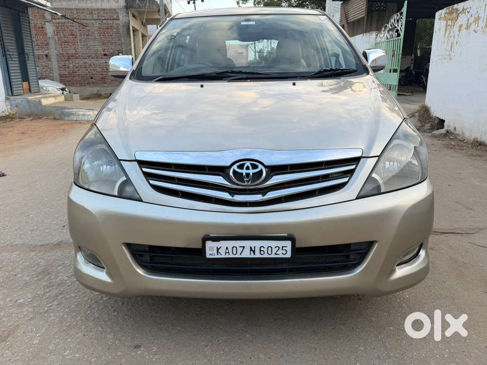 Toyota Innova Diesel 2011 V Version Car