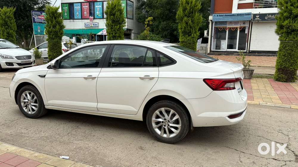 Skoda Slavia Style 1.5l Tsi Mt, 2023, Petrol
