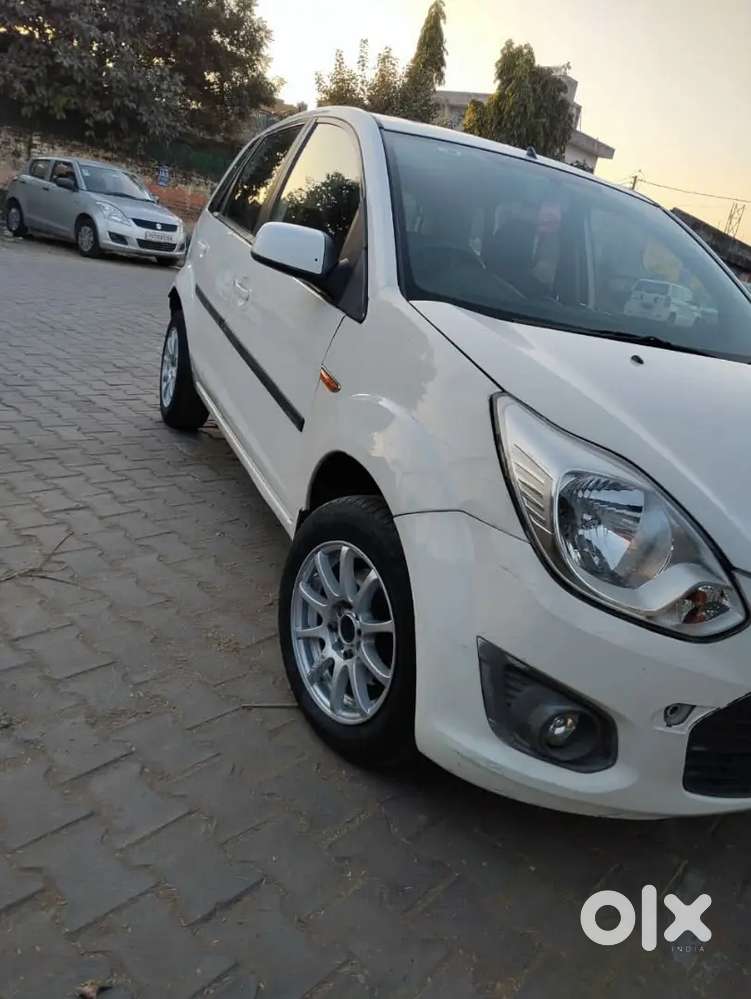 Ford Figo 2014 Diesel 129000 Km Driven White Colour