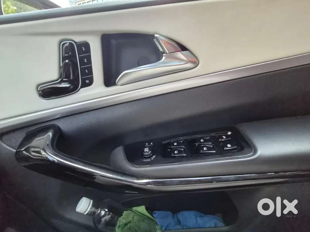 Mahindra Xuv700 25 Petrol