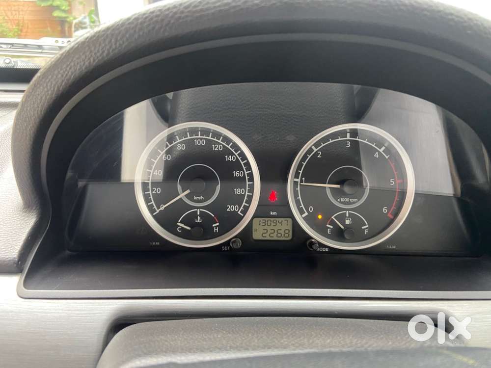 Tata Safari Storme 2015