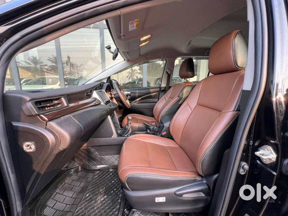 Toyota Innova Crysta 2.4 G Mt, 2025, Diesel