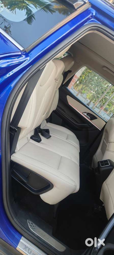 Mahindra Xuv700 Ax7l 6 Str At, 2022, Diesel