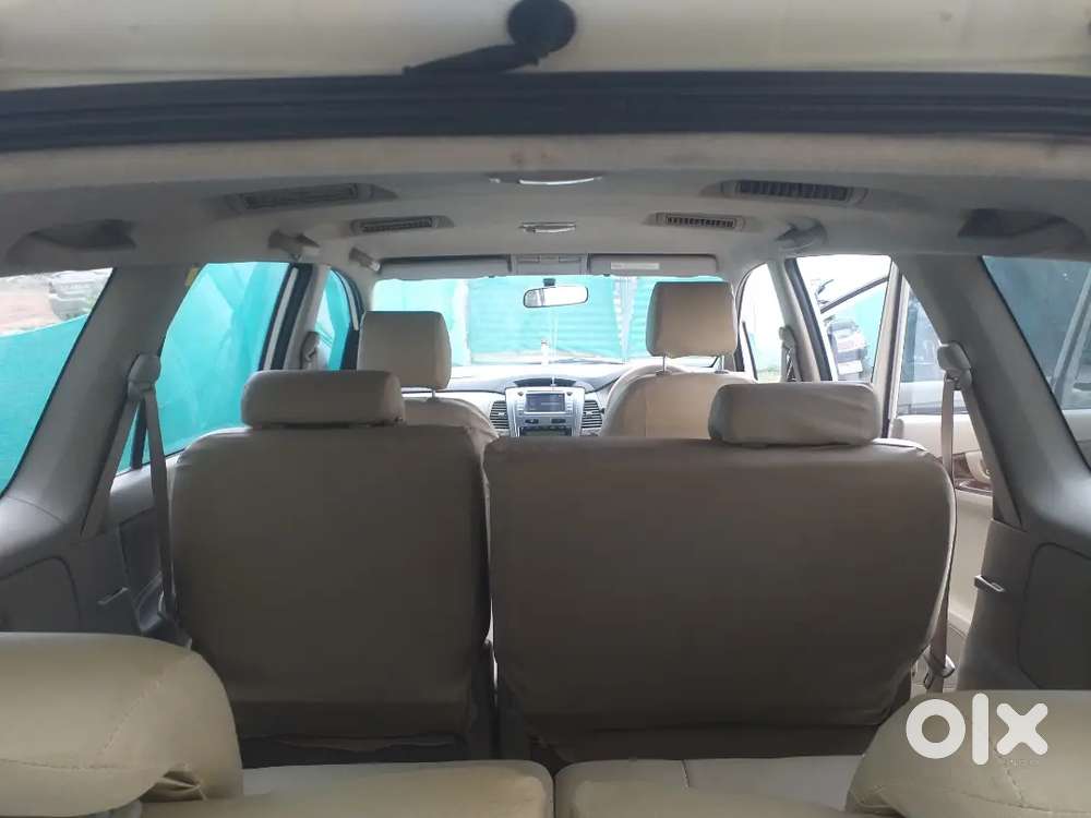 Toyoto Innova White Color