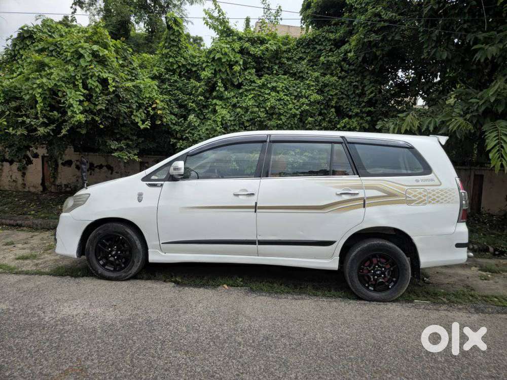 Toyota Innova 2.5 G (diesel) 7 Seater Bs Iv, 2015, Diesel