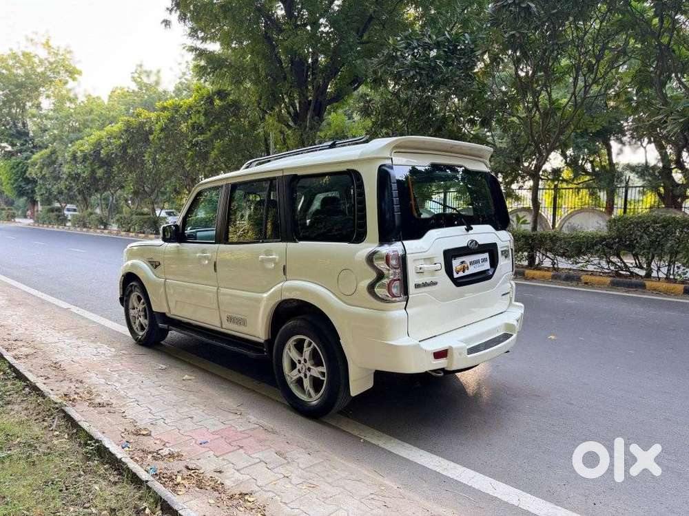 Mahindra Scorpio S10, 2017