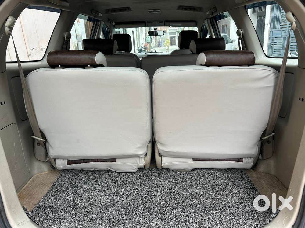 Toyota Innova 2012 Car