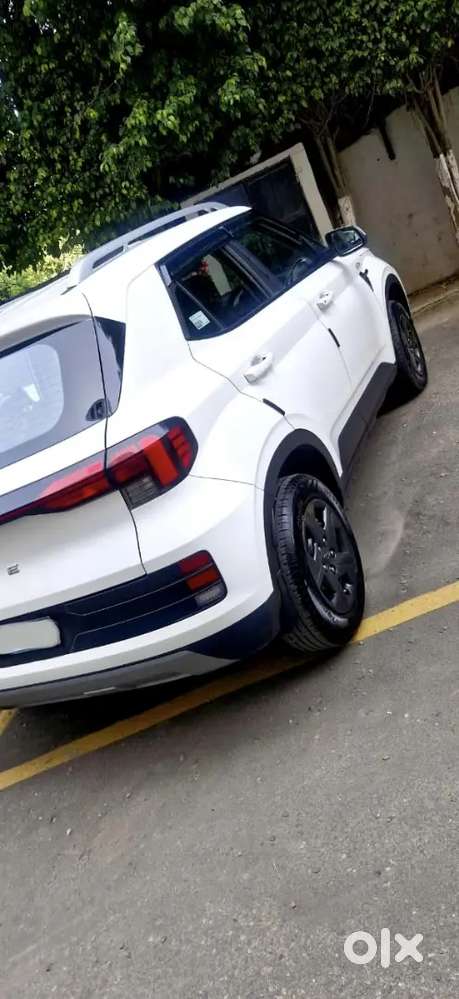 Hyundai Venue 2025 Petrol Well Maintained