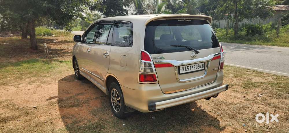Toyota Innova 2.0 V 2014