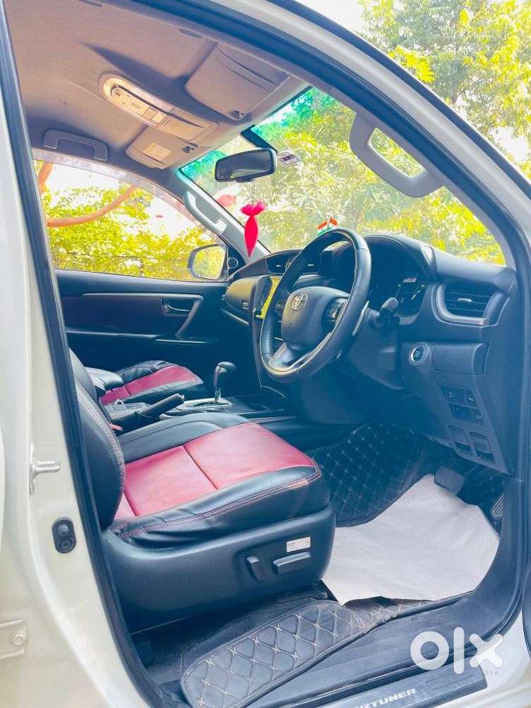 Toyota Fortuner Legender