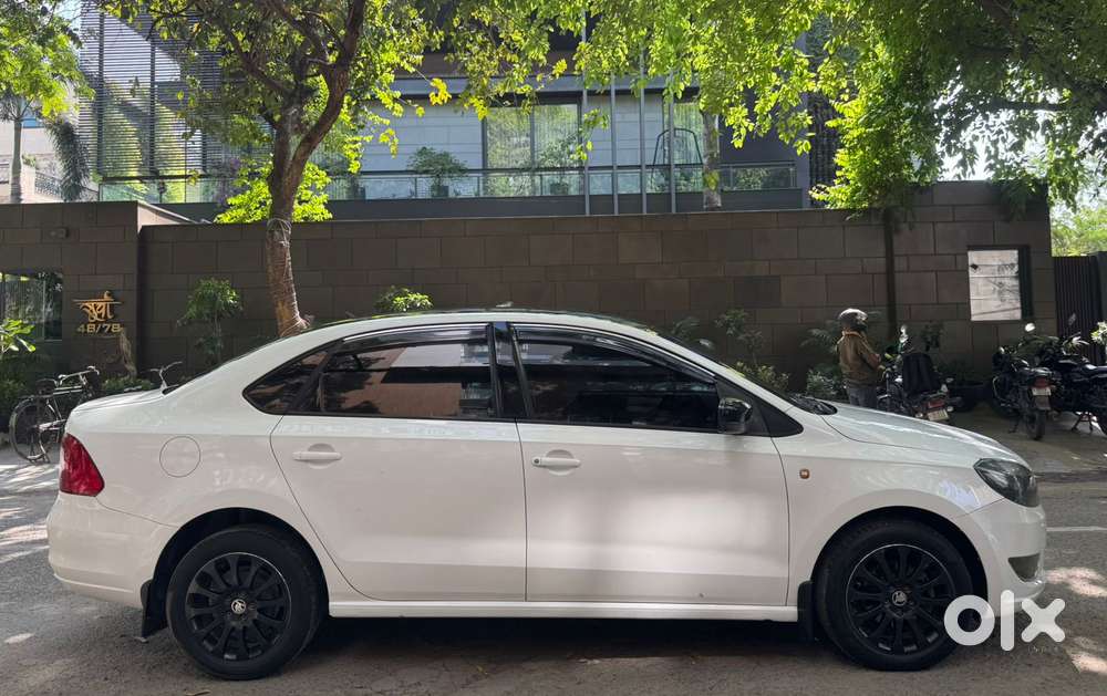 Skoda Rapid Elegance 1.6 Mpfi At, 2015, Petrol