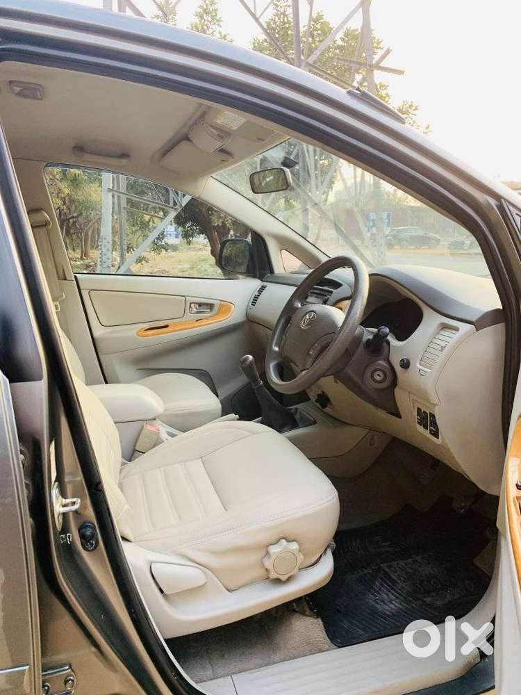 Toyota Innova 2.5 V Diesel 7-seater, 2011, Diesel