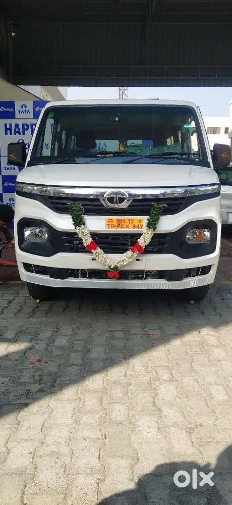 Tata Winger Deluxe 2025