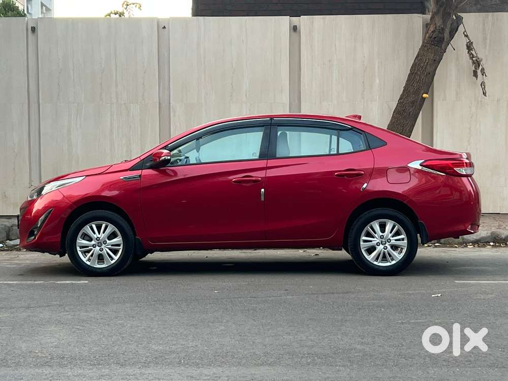 Toyota Yaris V Cvt, 2018, Petrol
