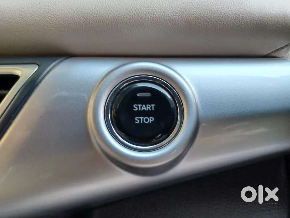 Mahindra Xuv700 Ax7 Luxury Pack Awd, 2022, Petrol