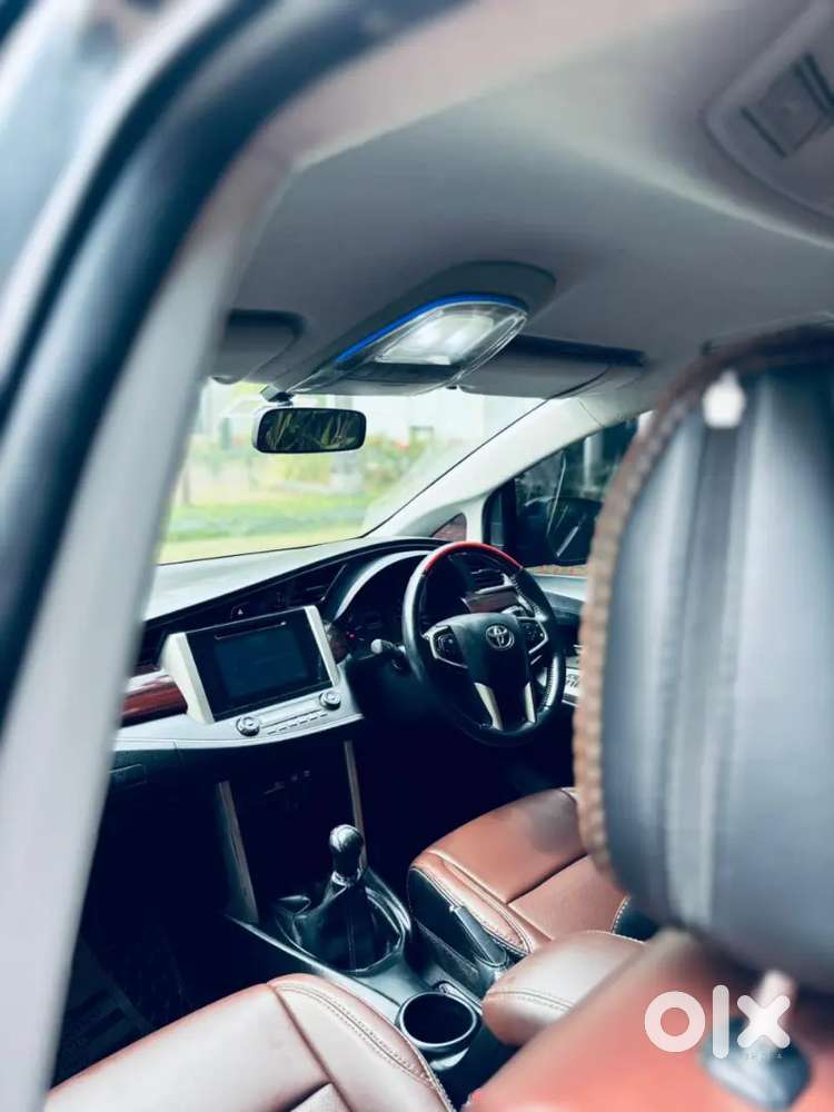 Innova Crysta V Showroom Service Vehicle For Sale