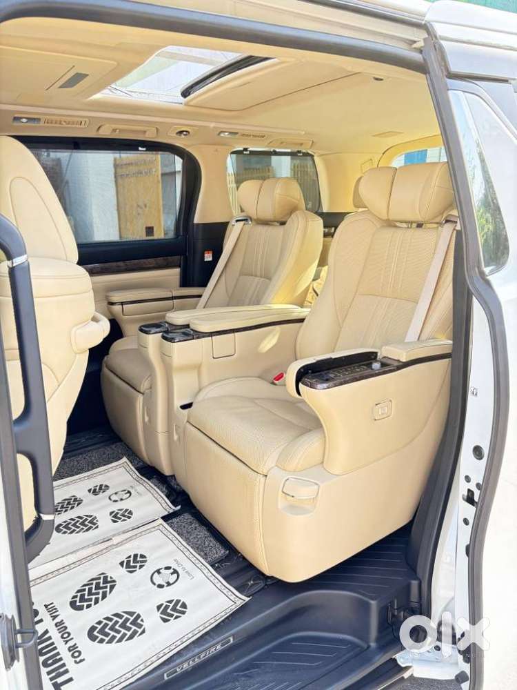 Toyota Vellfire 2.5 Hybrid, 2023, Petrol