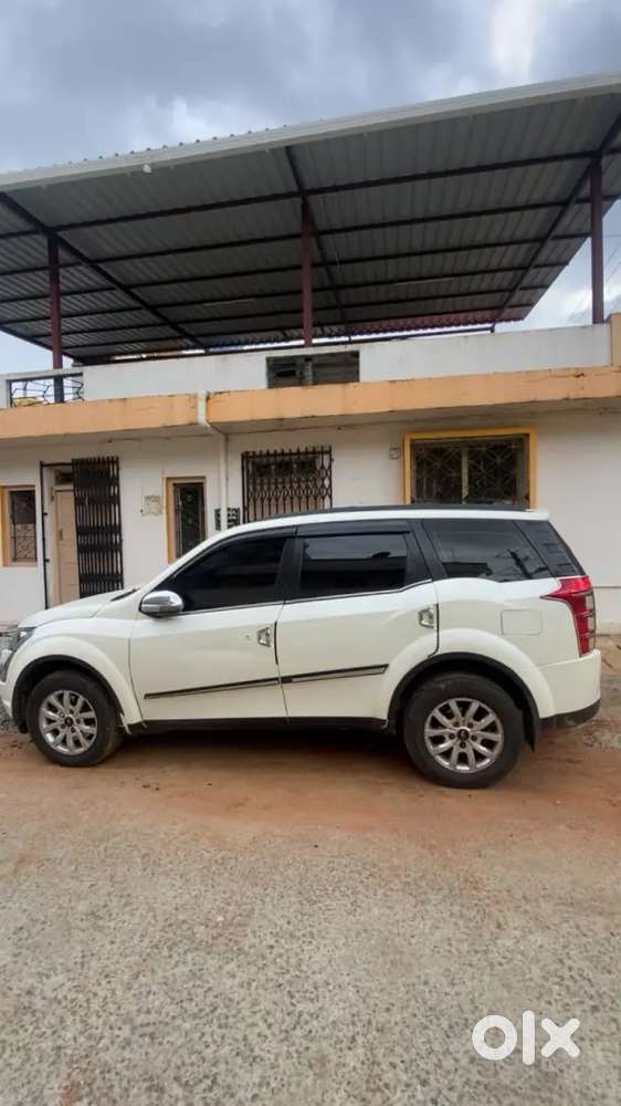 Xuv 500 W10 Top End 
Sunroof 
Button Start 
Good Condition 
If A