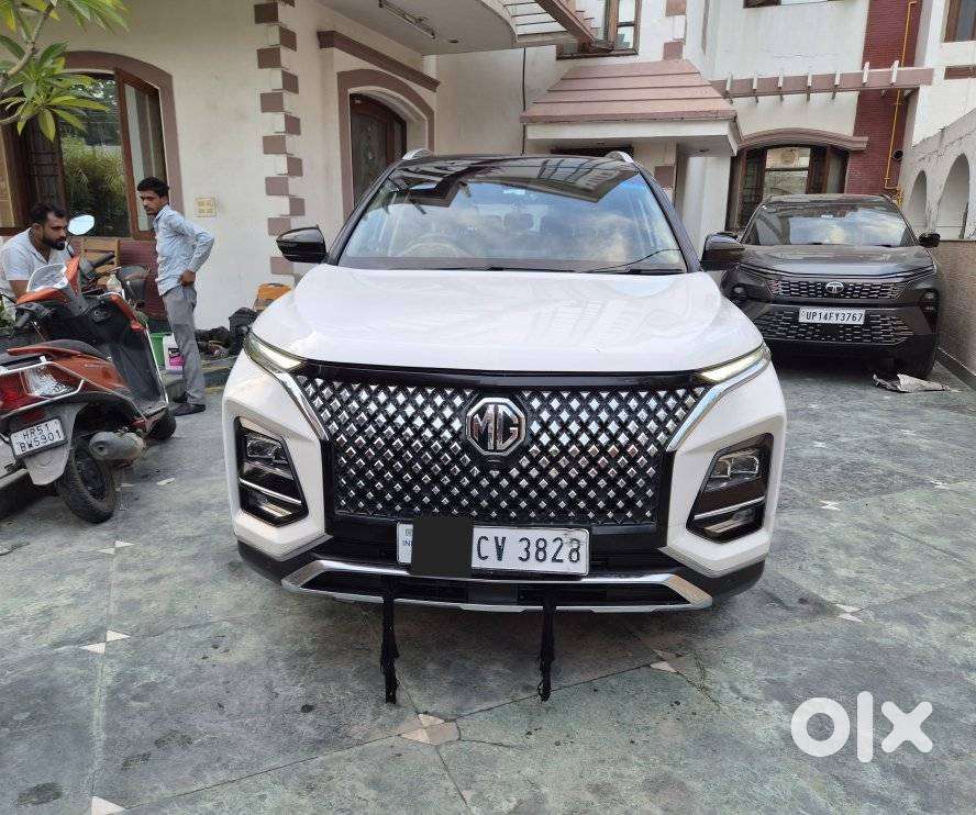 Mg Hector Plus Sharp Pro 1.5 Turbo Petrol  Cvt 7 Str Dual Tone, 2023..