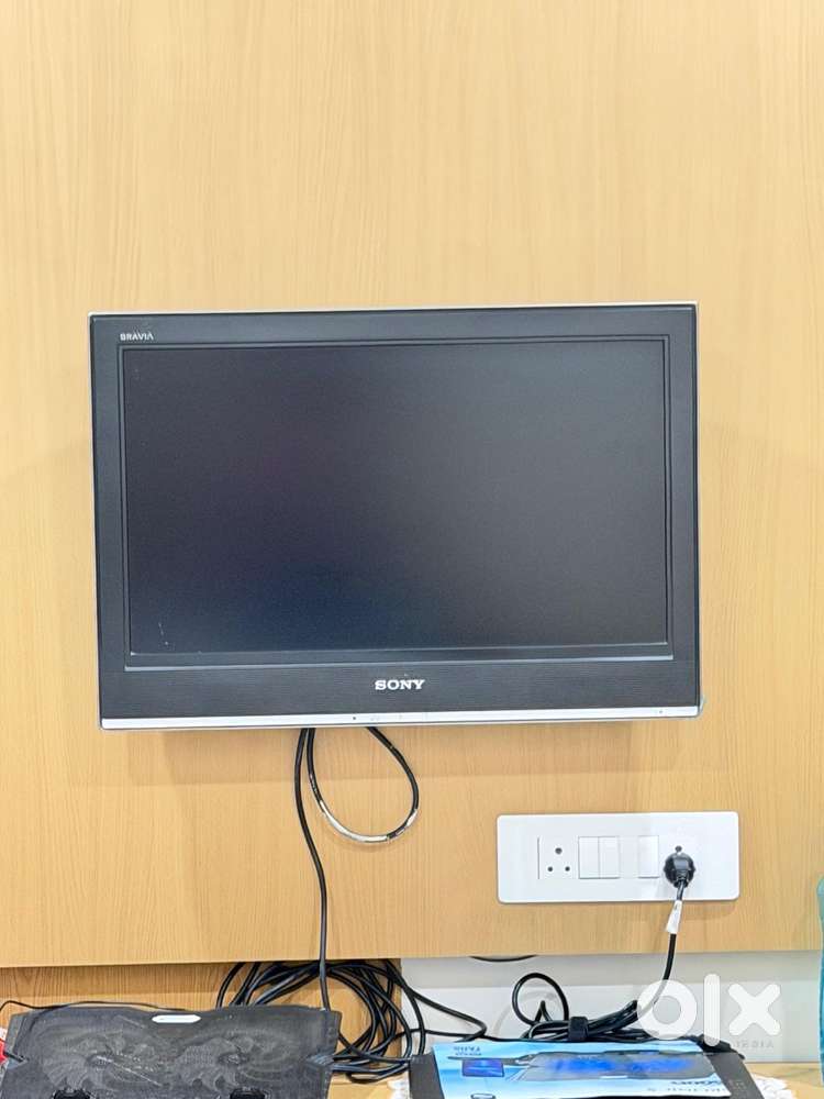Sony Bravia 26 inch lcd tv - with tv stand + remote