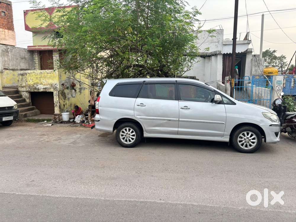 Toyota Innova 2.0 V 2012