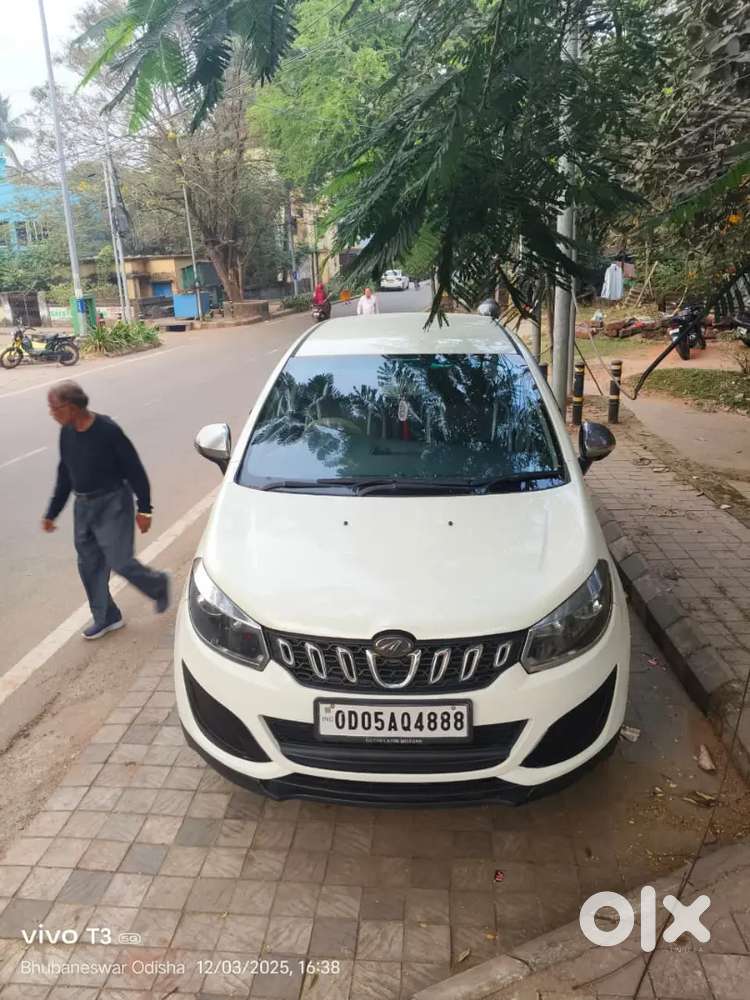 Mahindra Marazo M2