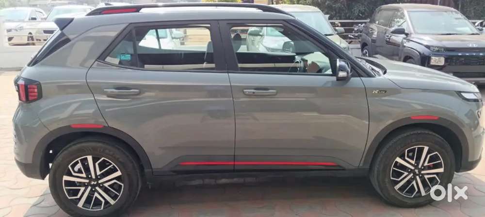 Hyundai Venue 2024 Petrol 11950 Km Driven