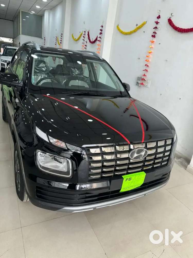 Hyundai Venue 2025 Petrol 200 Km Driven